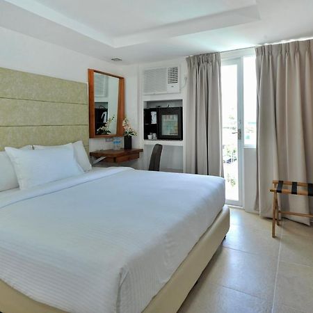 Wellcome Hotel Cebu Bagian luar foto